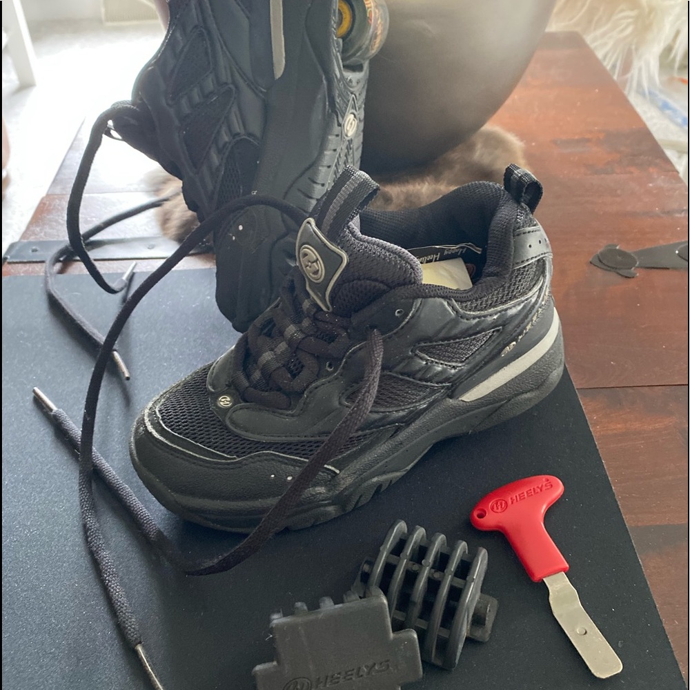HEELYS originals...size 1